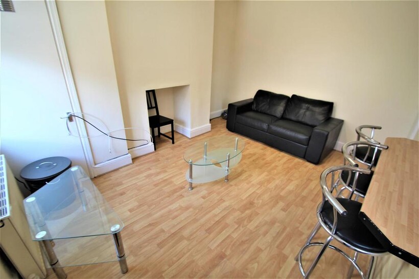 Broomfield Terrace, Burley, Leeds... 4 bed terraced house to rent - £1,612 pcm (£372 pw)