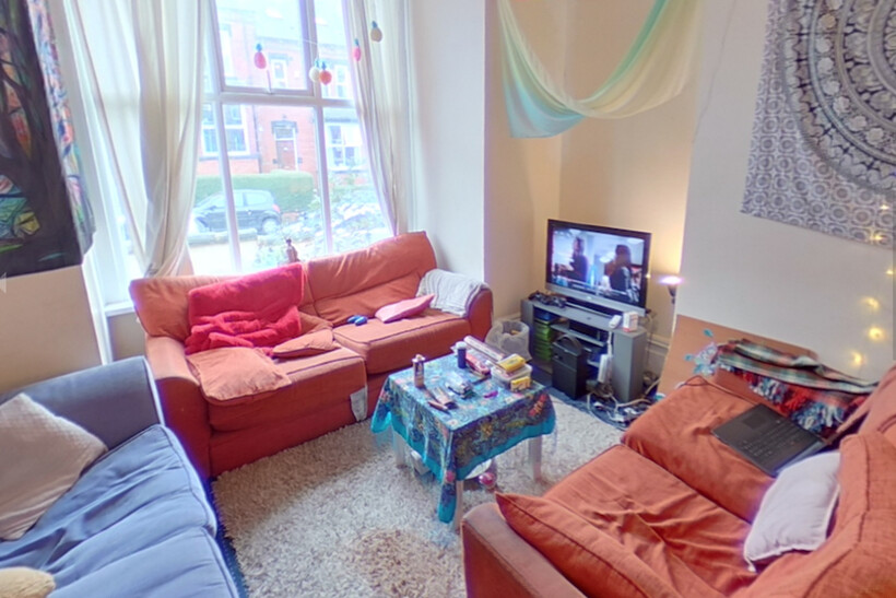 17 Brudenell Avenue, Hyde Park, Leeds... 6 bed terraced house to rent - £3,250 pcm (£750 pw)
