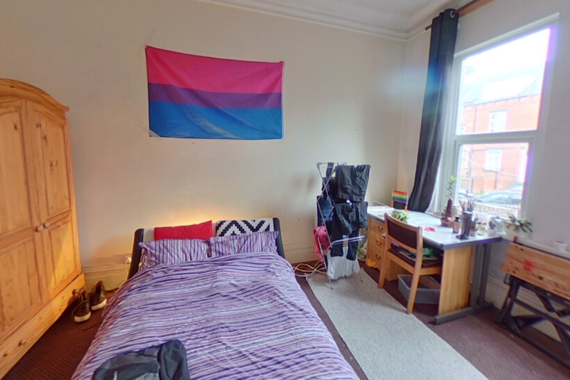 17 Brudenell Avenue, Hyde Park, Leeds... 6 bed terraced house to rent - £3,250 pcm (£750 pw)