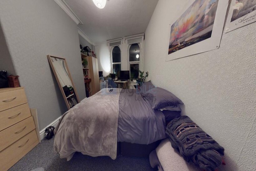 11a The Crescent, Hyde Park, Leeds LS6 6 bed property to rent - £3,120 pcm (£720 pw)