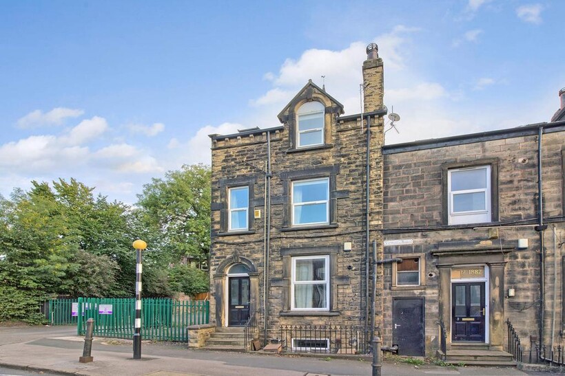 VICTORIA ROAD, Leeds 4 bed house to rent - £1,993 pcm (£460 pw)