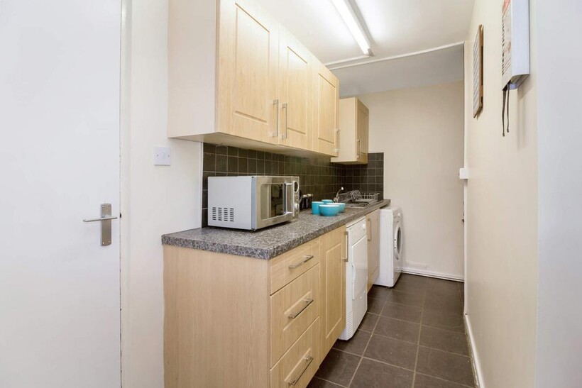VICTORIA ROAD, Leeds 4 bed house to rent - £1,993 pcm (£460 pw)