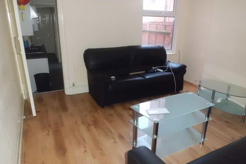 24 Luton Road, B29 7BN 5 bed house to rent - £1,842 pcm (£425 pw)