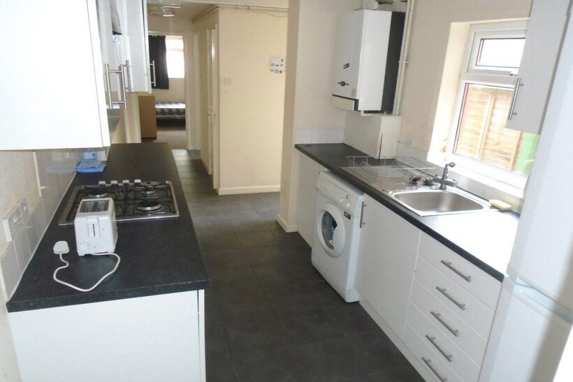 24 Luton Road, B29 7BN 5 bed house to rent - £1,842 pcm (£425 pw)