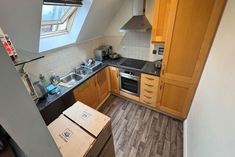 Rosslyn Crescent, Harrow HA1 2 bed flat to rent - £1,850 pcm (£427 pw)