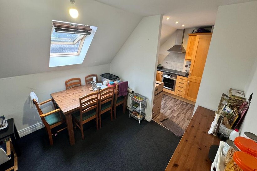 Rosslyn Crescent, Harrow HA1 2 bed flat to rent - £1,850 pcm (£427 pw)