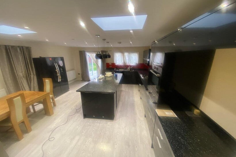 Byron Road, Wembley HA0 4 bed detached house to rent - £2,850 pcm (£658 pw)