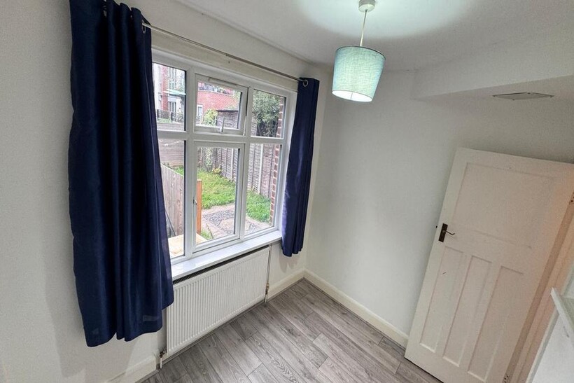 Barnhill Road, Wembley HA9 2 bed ground floor maisonette to rent - £1,750 pcm (£404 pw)