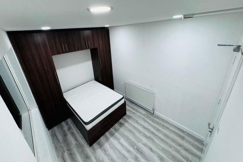 Woodhall Lane, Watford WD19 1 bed semi-detached house to rent - £737 pcm (£170 pw)