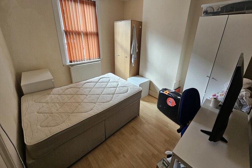 Blenheim Road, Reading RG1 4 bed terraced house to rent - £2,400 pcm (£554 pw)