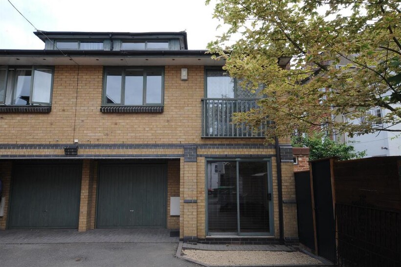 Wilson Place, Cave Street 3 bed house to rent - £2,250 pcm (£519 pw)