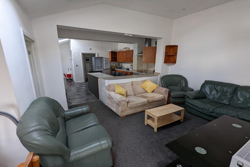 Carnarvon Road, Reading RG1 4 bed ground floor flat to rent - £2,200 pcm (£508 pw)