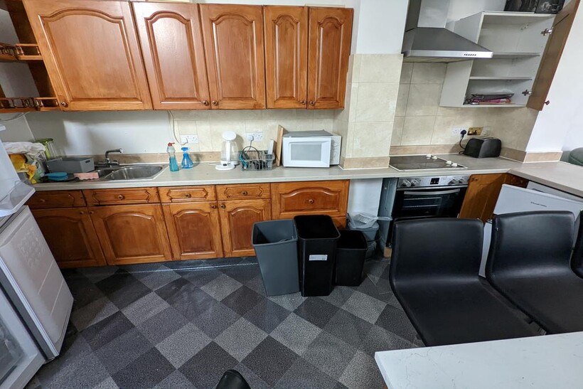 Carnarvon Road, Reading RG1 4 bed ground floor flat to rent - £2,200 pcm (£508 pw)