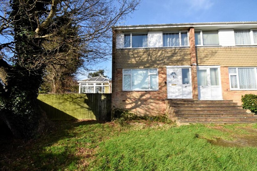 Sandcroft Avenue, Ryde PO33 3 bed semi-detached house to rent - £1,150 pcm (£265 pw)