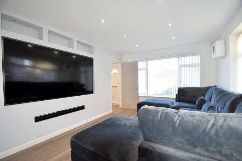 Sandcroft Avenue, Ryde PO33 3 bed semi-detached house to rent - £1,150 pcm (£265 pw)