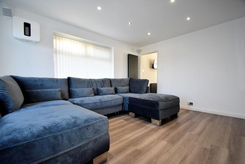 Sandcroft Avenue, Ryde PO33 3 bed semi-detached house to rent - £1,150 pcm (£265 pw)