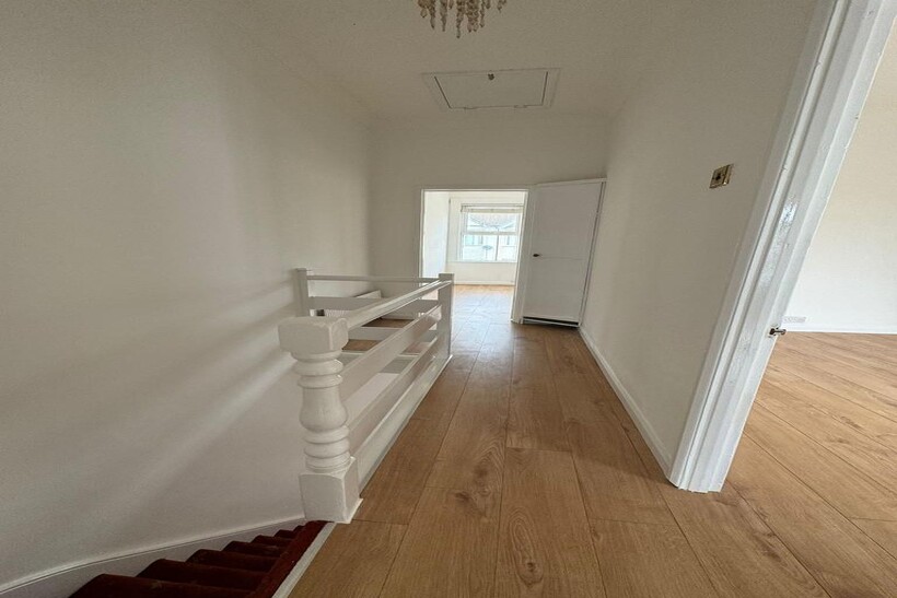 Manilla Road, Southend-on-Sea SS1 3 bed terraced house to rent - £1,700 pcm (£392 pw)