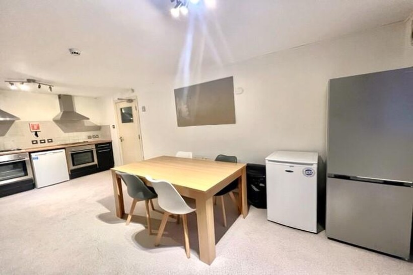 Norfolk Park Road, Sheffield S2 1 bed in a house share to rent - £425 pcm (£98 pw)