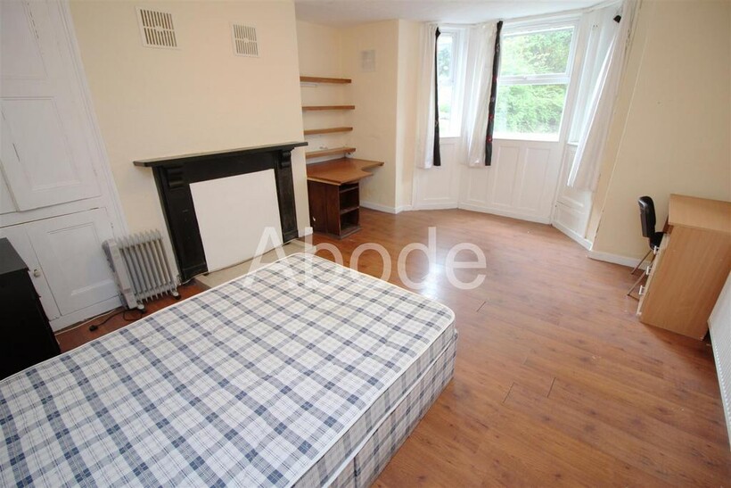 Kensington Terrace, Hyde Park, Leeds 9 bed house to rent - £5,070 pcm (£1,170 pw)
