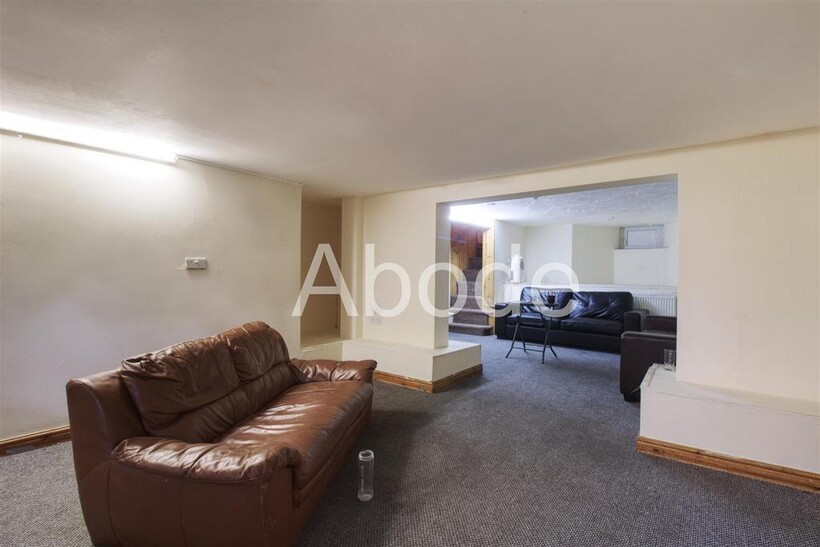 Hyde Park Road, Hyde Park, Leeds 9 bed house to rent - £4,624 pcm (£1,067 pw)