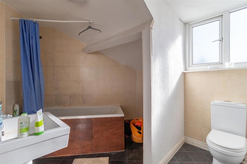Hyde Park Terrace, Hyde Park, Leeds 8 bed house to rent - £4,715 pcm (£1,088 pw)
