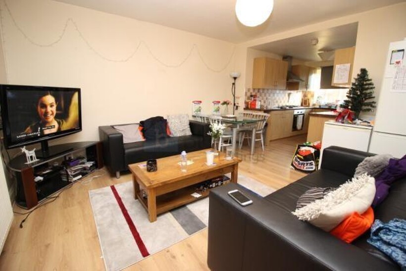 7 Newport View, Leeds LS6 5 bed semi-detached house to rent - £2,318 pcm (£535 pw)