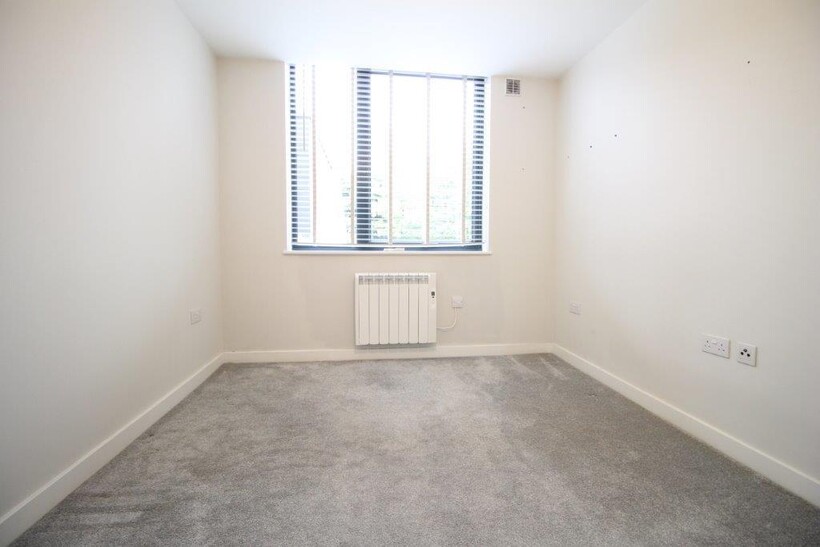 Field End Road, Ruislip HA4 2 bed apartment to rent - £1,650 pcm (£381 pw)