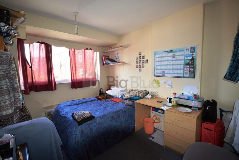50 Kelso Gardens, Hyde Park, Leeds LS2 3 bed property to rent - £1,417 pcm (£327 pw)