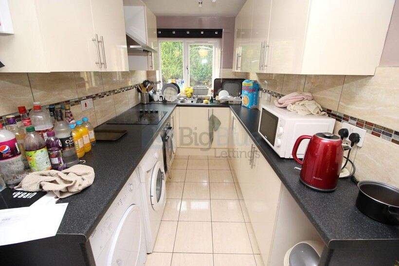 86 Chapel Lane, Headingley, Leeds LS6 4 bed semi-detached house to rent - £1,820 pcm (£420 pw)