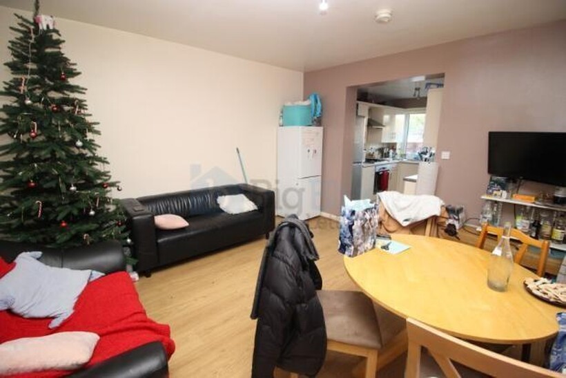 38 Newport View, Leeds LS6 5 bed semi-detached house to rent - £2,318 pcm (£535 pw)