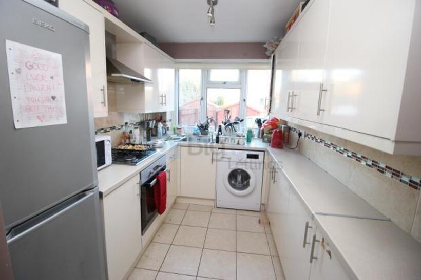 38 Newport View, Leeds LS6 5 bed semi-detached house to rent - £2,318 pcm (£535 pw)