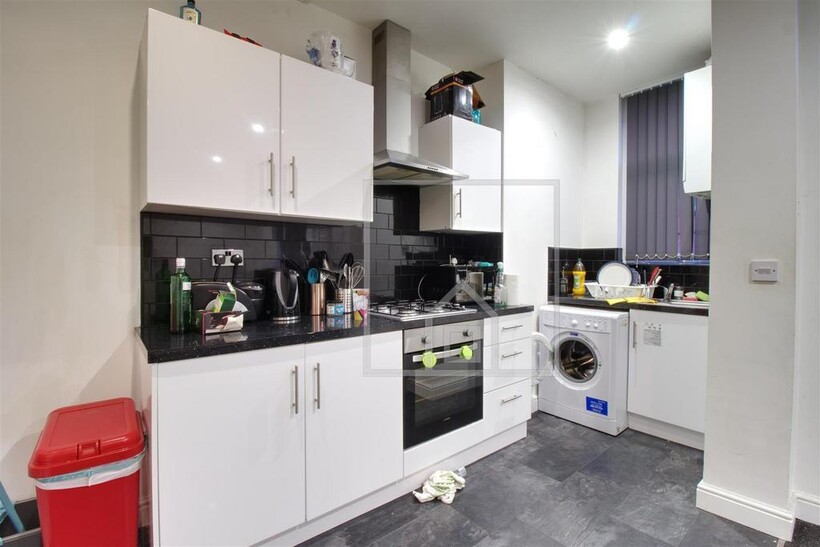 Royal Park Terrace, Hyde Park, Leeds 3 bed house to rent - £2,145 pcm (£495 pw)