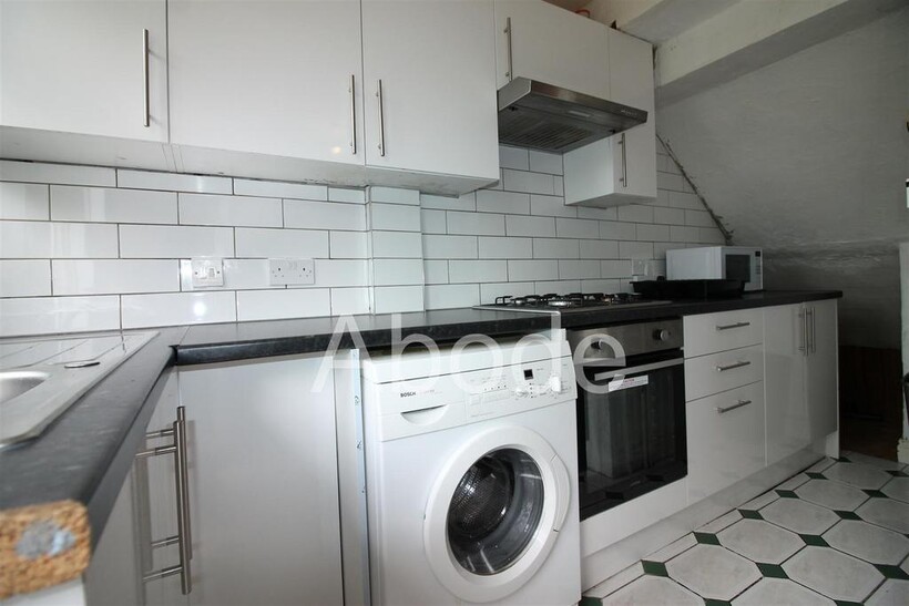 Kelso Gardens, Hyde Park, Leeds 3 bed house to rent - £1,144 pcm (£264 pw)