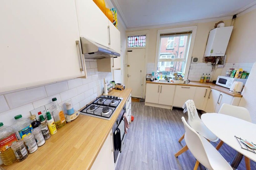 Thornville Crescent, Leeds 4 bed house to rent - £620 pcm (£143 pw)