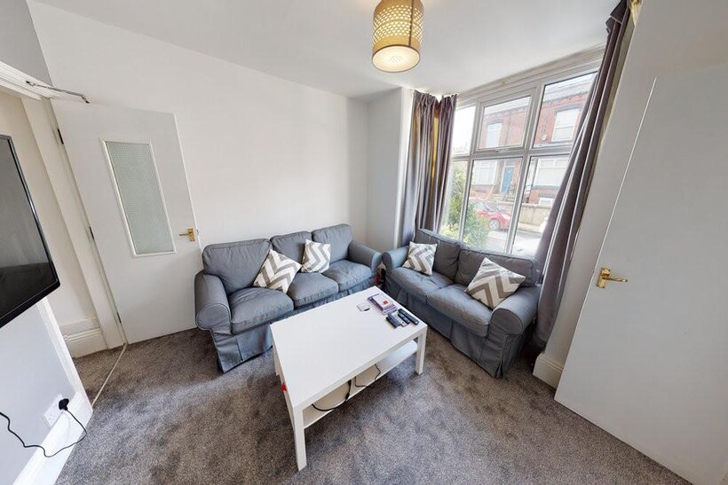 Trelawn Avenue, Leeds 4 bed house to rent - £663 pcm (£153 pw)