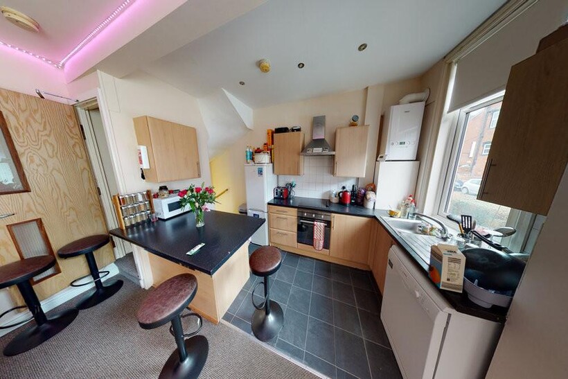 Royal Park Terrace, Leeds 4 bed house to rent - £542 pcm (£125 pw)