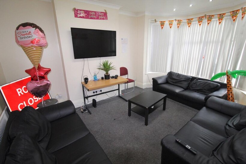 St Michael Villas, Leeds 8 bed house to rent - £628 pcm (£145 pw)