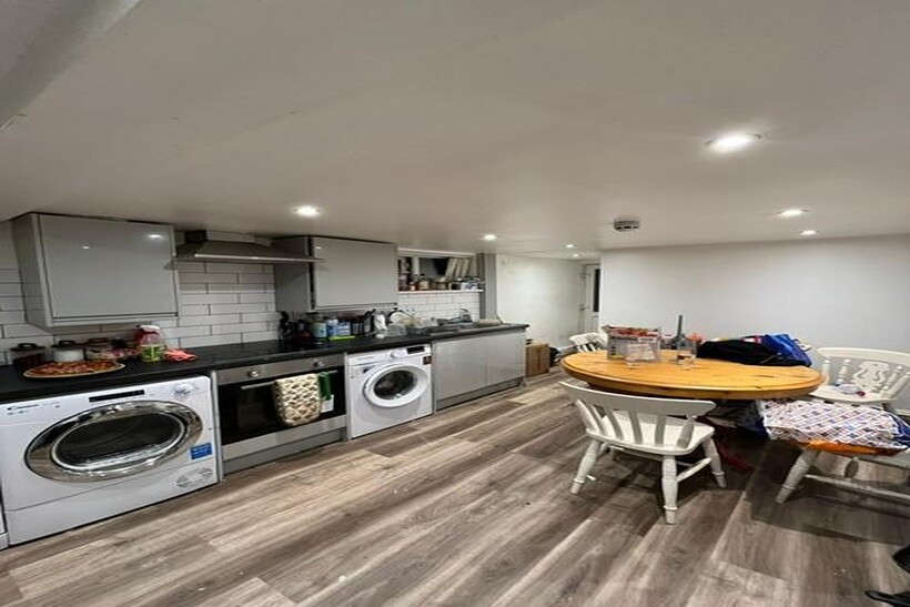 St Michael Villas, Leeds 9 bed house to rent - £628 pcm (£145 pw)