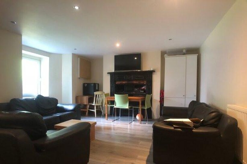 Kensington Terrace, Leeds 8 bed house to rent - £646 pcm (£149 pw)