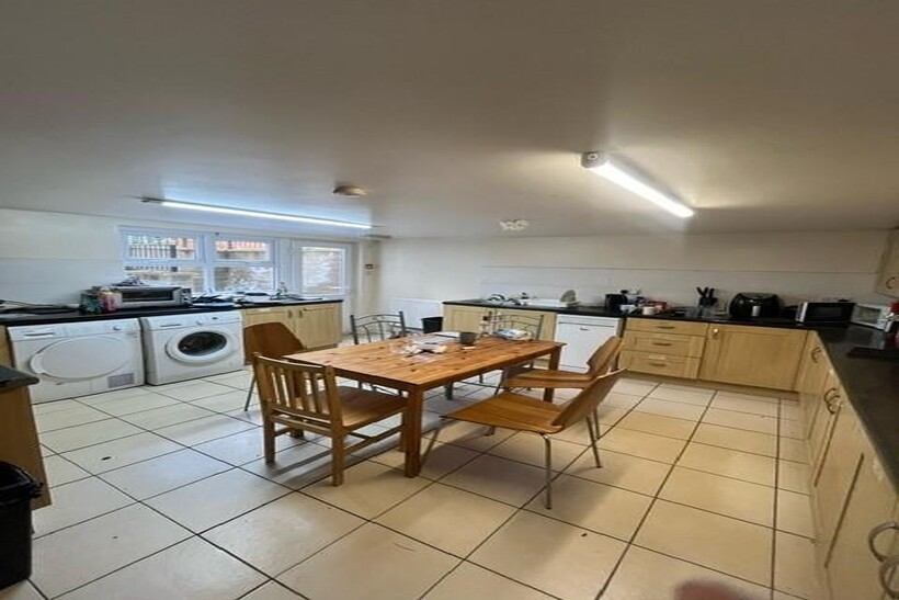 Cardigan Road, Leeds 8 bed house to rent - £537 pcm (£124 pw)