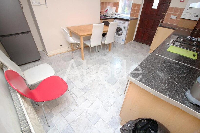 Brudenell View, Hyde Park, Leeds 5 bed house to rent - £2,765 pcm (£638 pw)