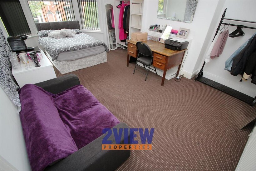 Ash Grove, Hyde Park, Leeds 7 bed house to rent - £4,931 pcm (£1,138 pw)