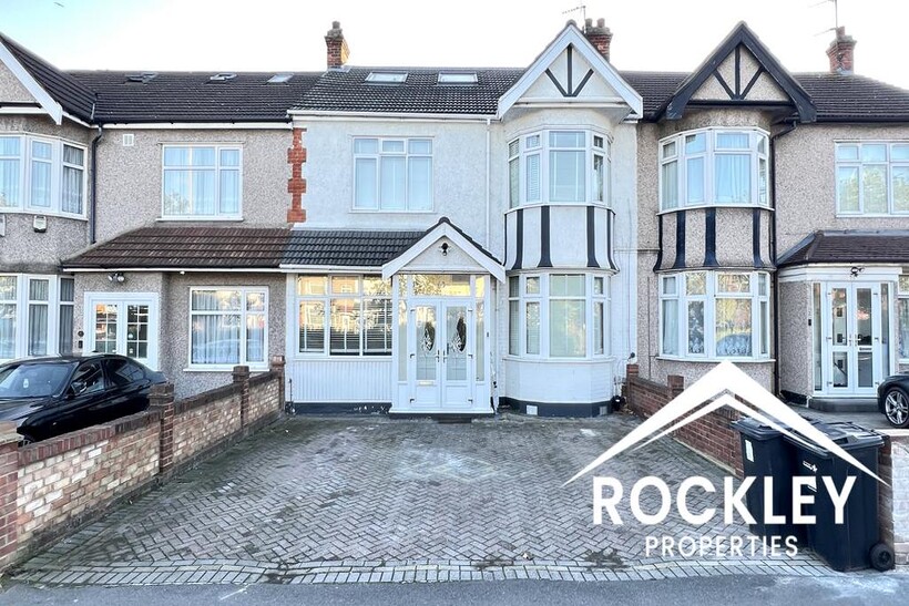 Woodford Avenue, Gants Hill, Ilford  IG2 5 bed terraced house to rent - £3,600 pcm (£831 pw)