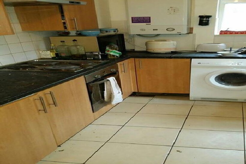 Nottingham NG7 6 bed house share to rent - £595 pcm (£137 pw)