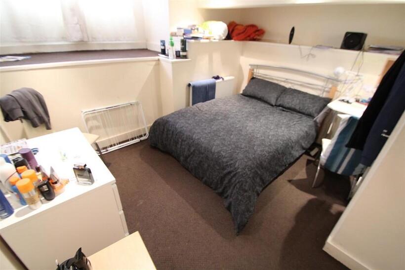 Winston Gardens, Headingley, Leeds... 1 bed in a house share to rent - £433 pcm (£100 pw)