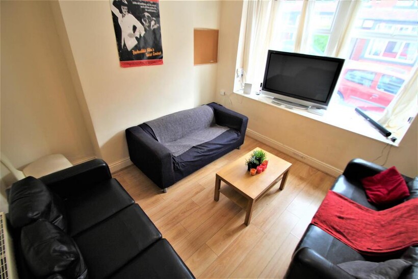 Winston Gardens, Headingley, Leeds... 1 bed in a house share to rent - £433 pcm (£100 pw)