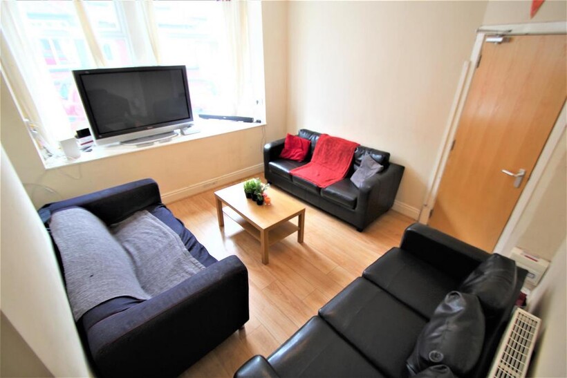 Winston Gardens, Headingley, Leeds... 1 bed in a house share to rent - £433 pcm (£100 pw)