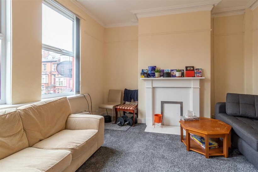 Brudenell Grove, Hyde Park, Leeds 2 bed flat to rent - £1,343 pcm (£310 pw)