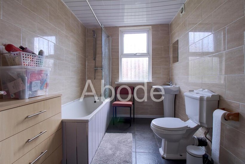 Chestnut Avenue, Hyde Park, Leeds 6 bed house to rent - £3,120 pcm (£720 pw)