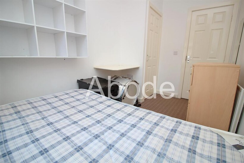 Queens Road, Hyde Park, Leeds 6 bed house to rent - £2,340 pcm (£540 pw)